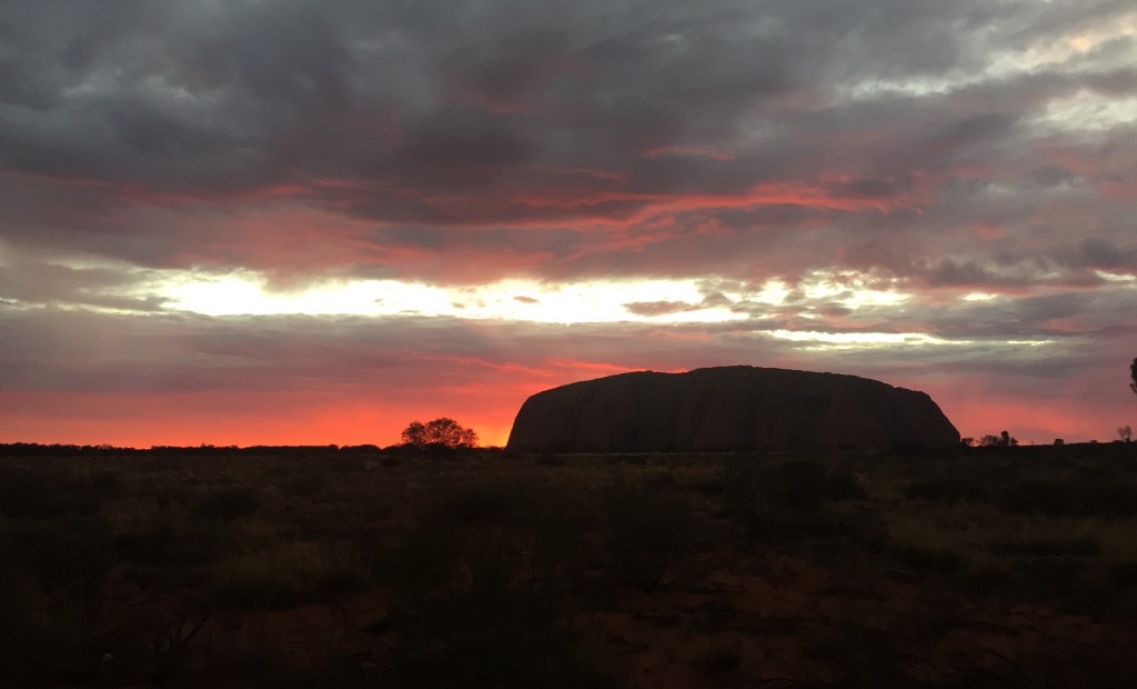 australie-levé-de-soleil-ayers-rock